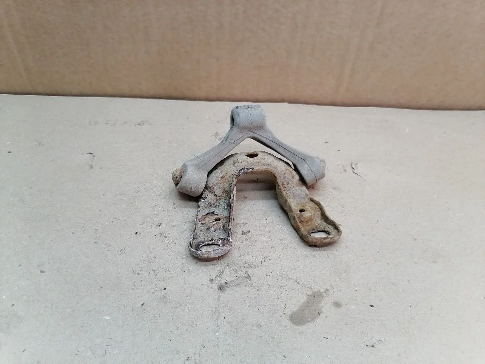 Кронштейн глушителя Volkswagen Golf Mk5 (2003—2009)