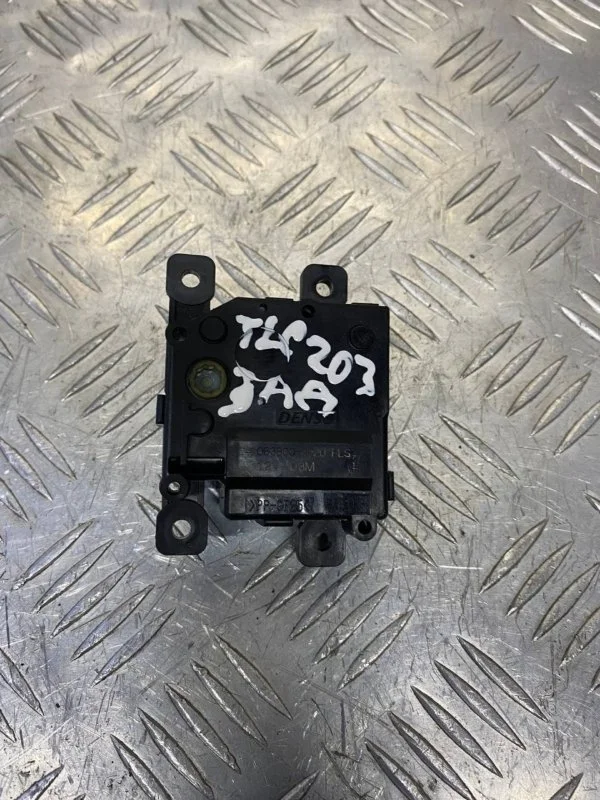 Моторчик заслонки печки Toyota Land Cruiser 200 (2008-2021) 2010 0638000920 4.5 D 1VDFTV