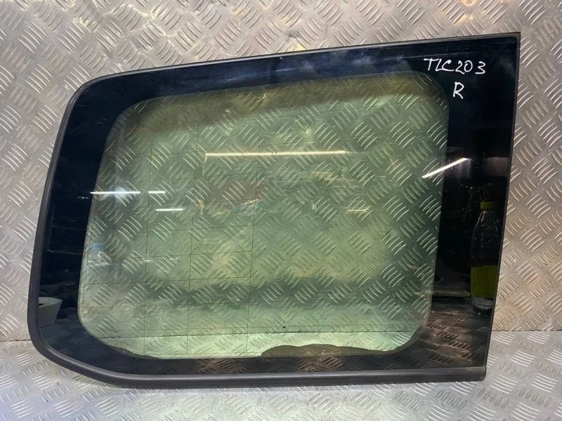 Стекло кузовное боковое правое Toyota Land Cruiser 200 (2008-2021) 2010 6271060B00 4.5 D 1VDFTV