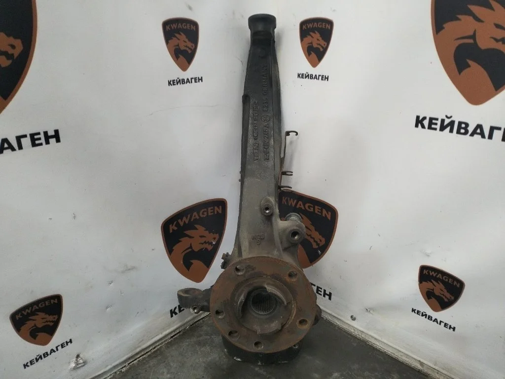 Кулак поворотный Volkswagen Touareg 2011 7P