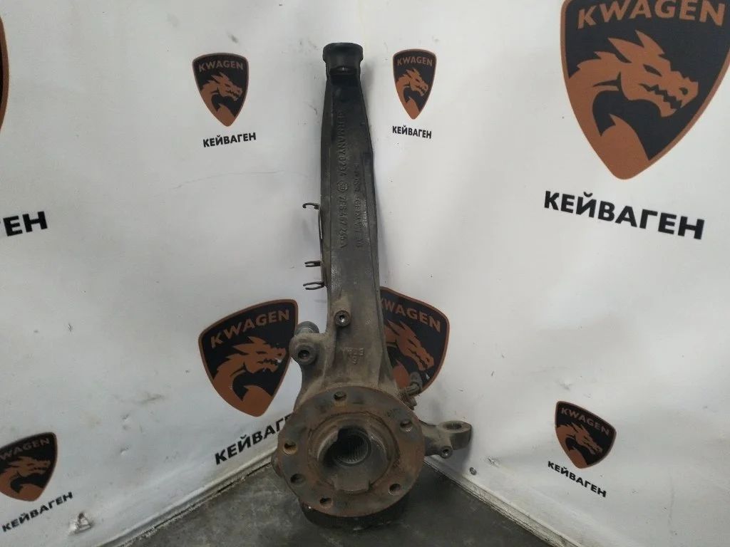 Кулак поворотный Volkswagen Touareg 2011 7P