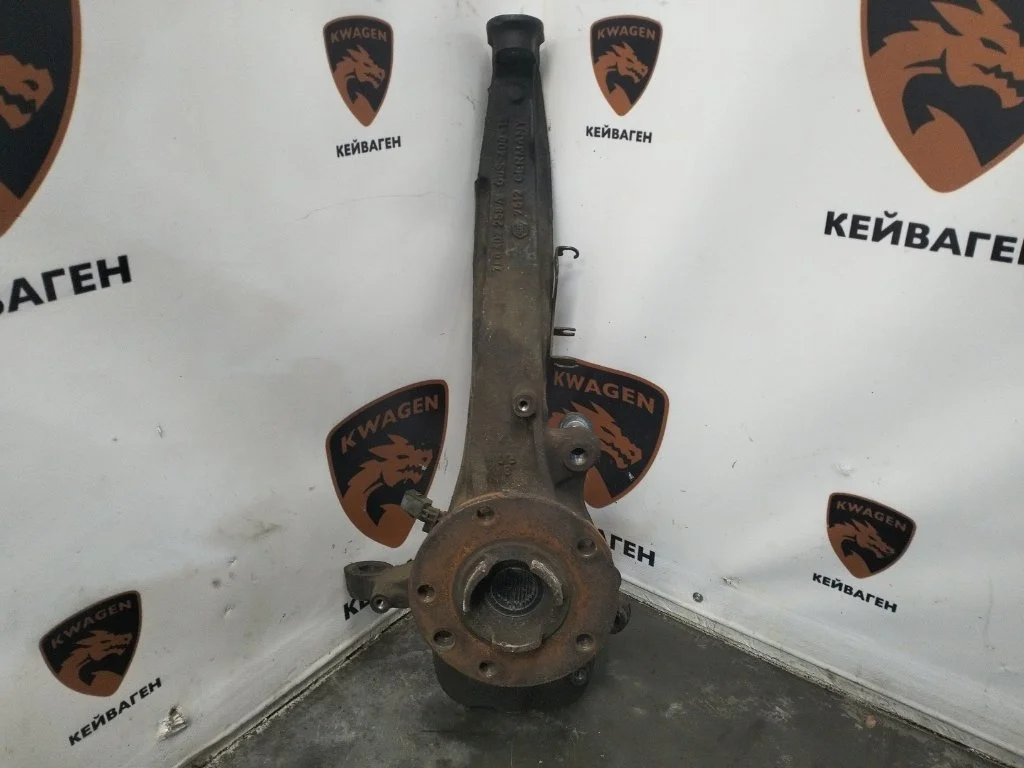 Кулак поворотный Audi Q7 2010 4L