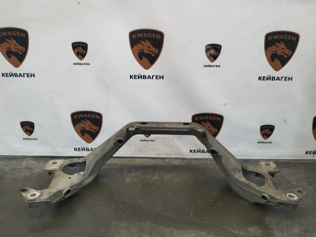 Балка подвески Audi Q7 2011 4L