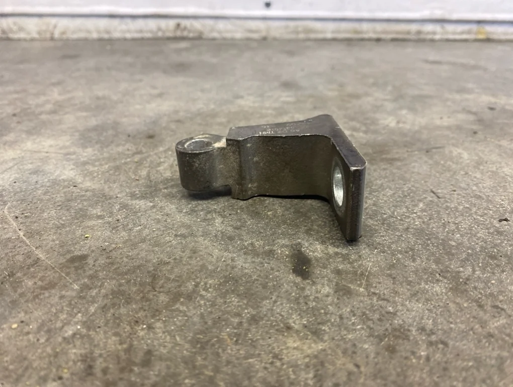 Петля двери Audi Q5 2009 8R