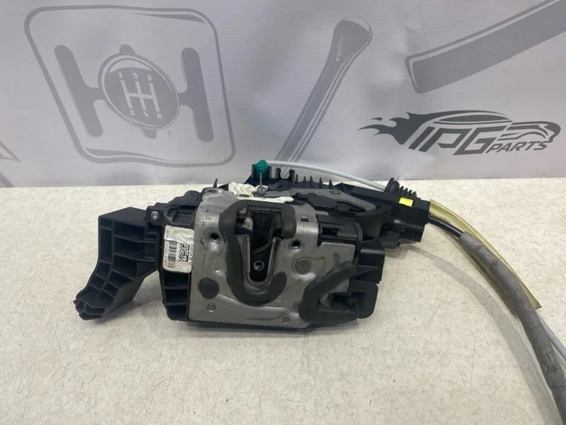 Замок задней левой двери Mercedes-benz 2016 W222