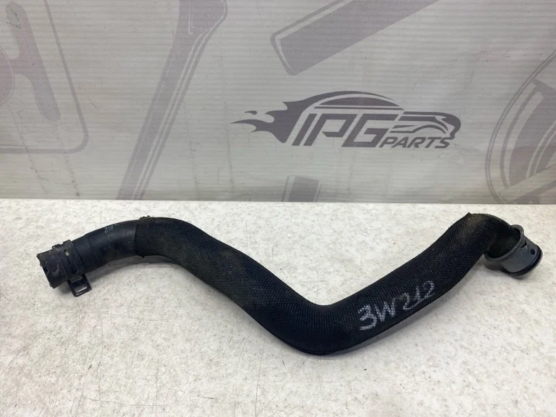 Патрубок ож Mercedes-benz 2013 W212