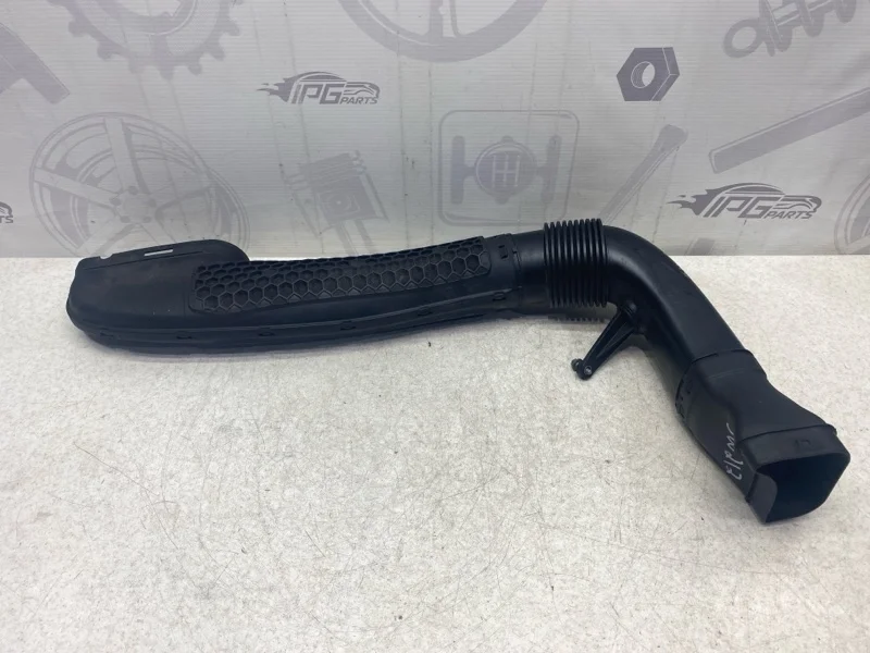 Патрубок воздушного фильтра Mercedes-benz 2013 W212