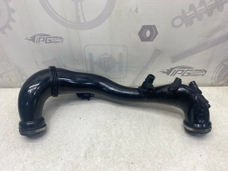 Патрубок воздушного фильтра Mercedes-benz 2014 W212