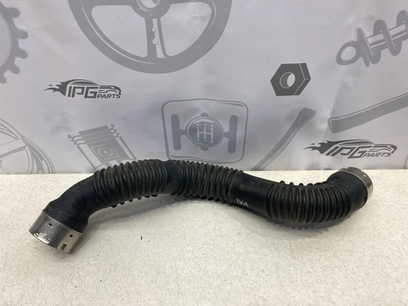 Патрубок интеркулера левый Mercedes-benz 2013 W246