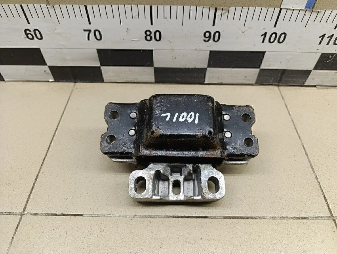 Опора КПП левая Jetta 2011>