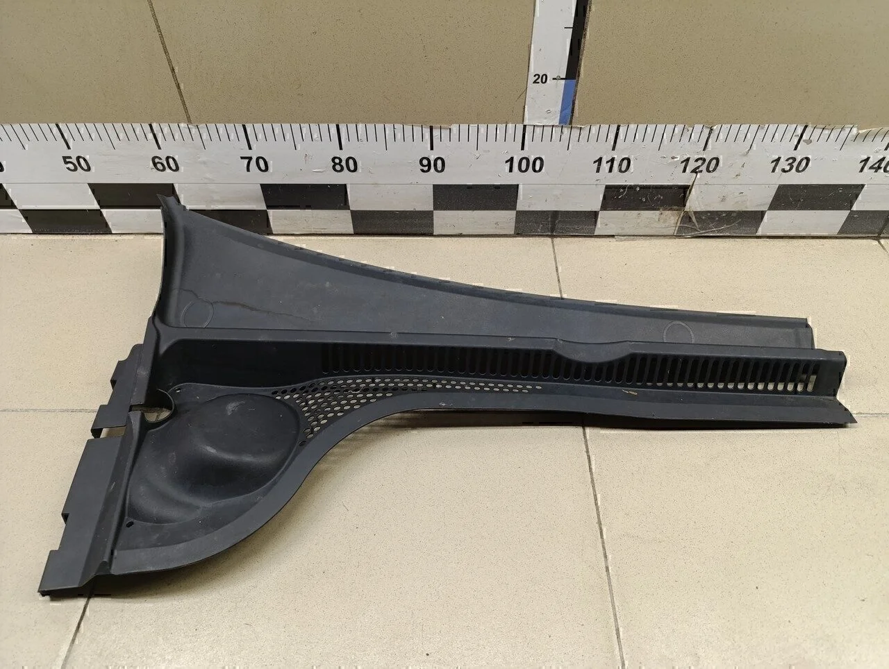 Решетка стеклооч. (планка под лобовое стекло) Jetta 2011>