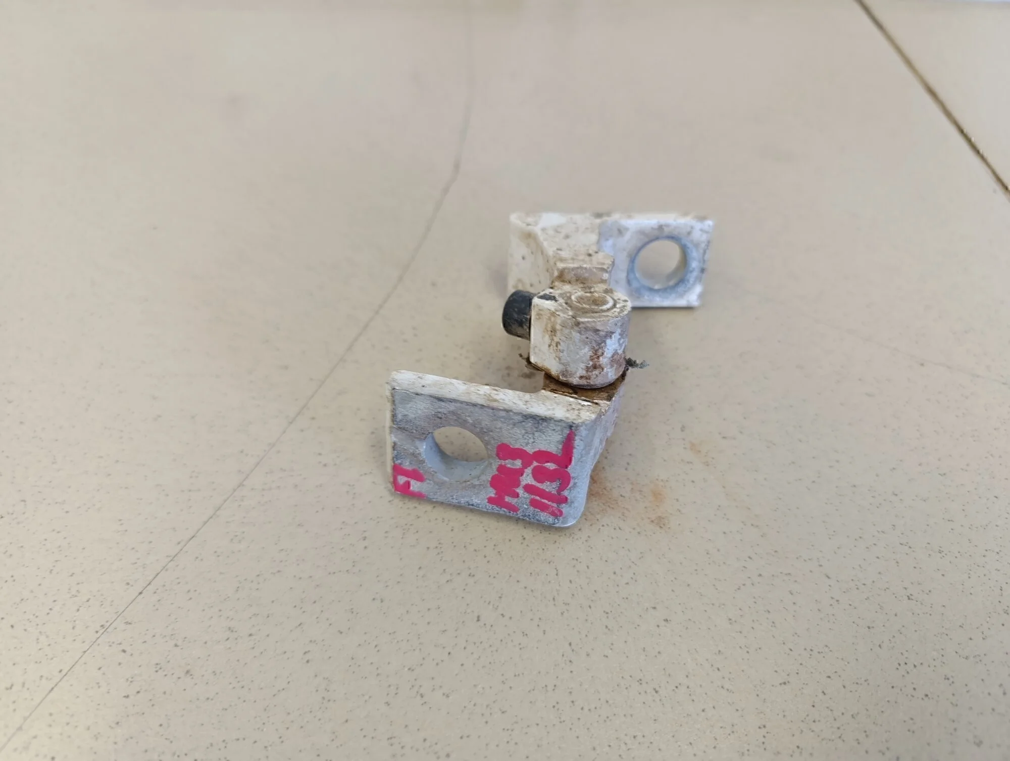 Петля двери Polo (Sed RUS) 2011>