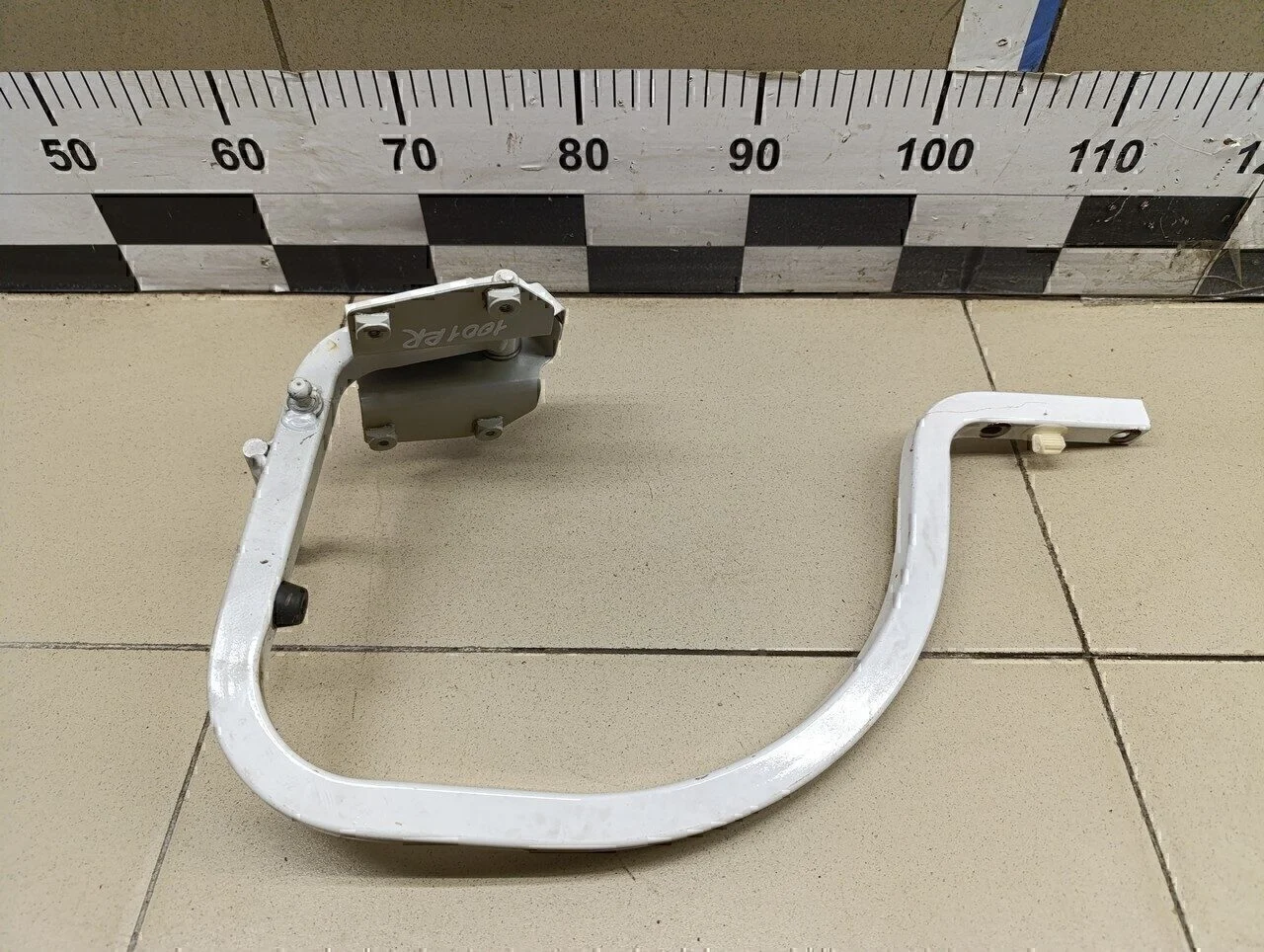 Петля крышки багажника Jetta 2011>