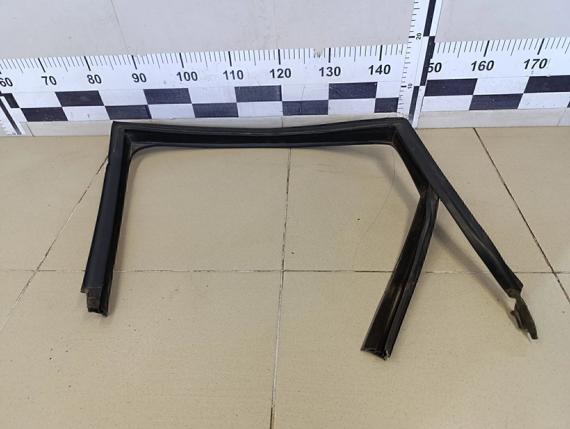 Уплотнитель стекла двери Polo (Sed RUS) 2011>