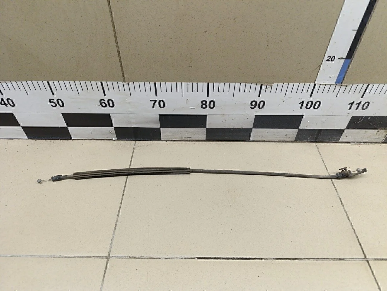 Трос открывания капота Jetta 2011>