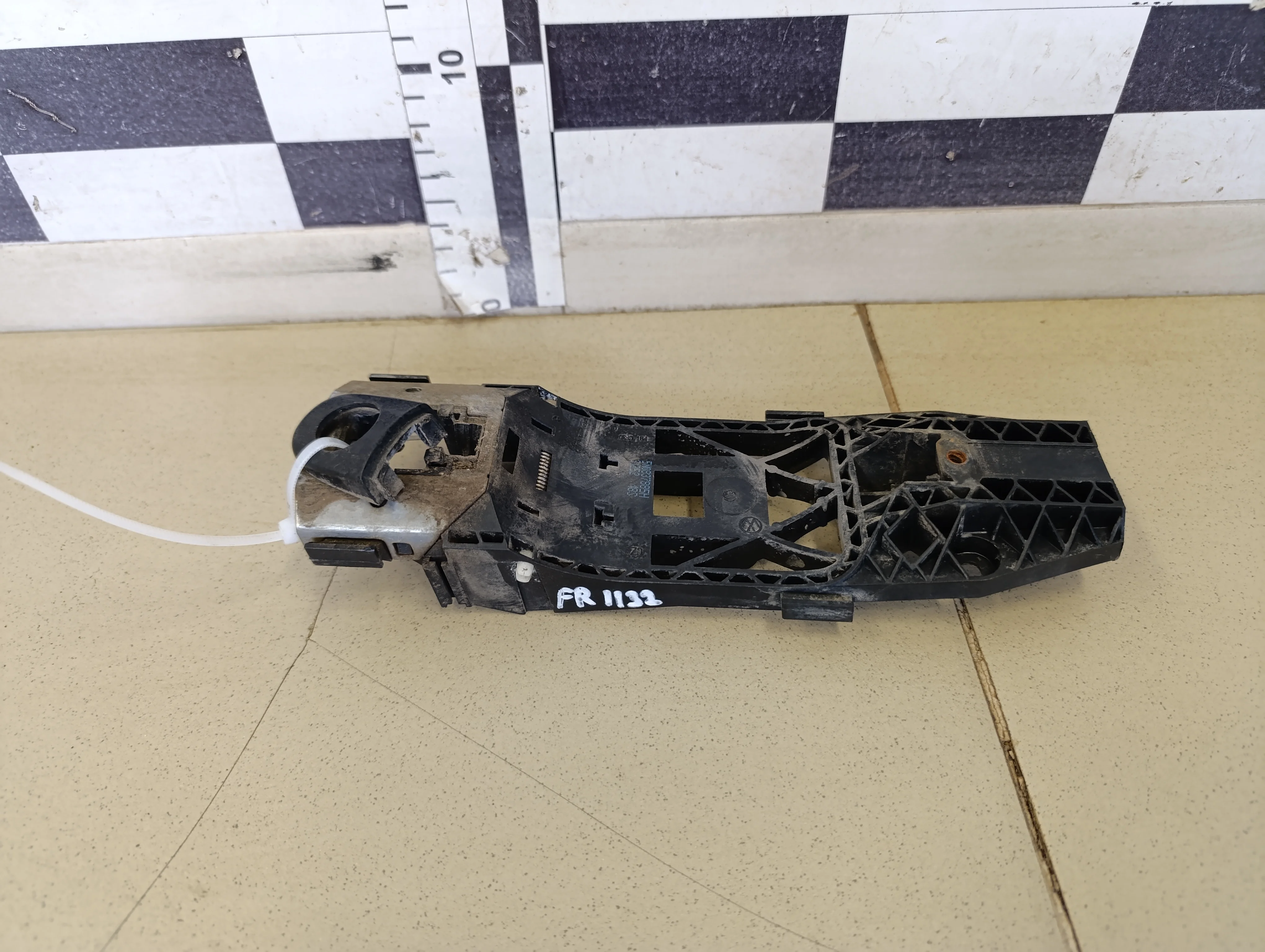 Кронштейн ручки Fabia 2007-2015