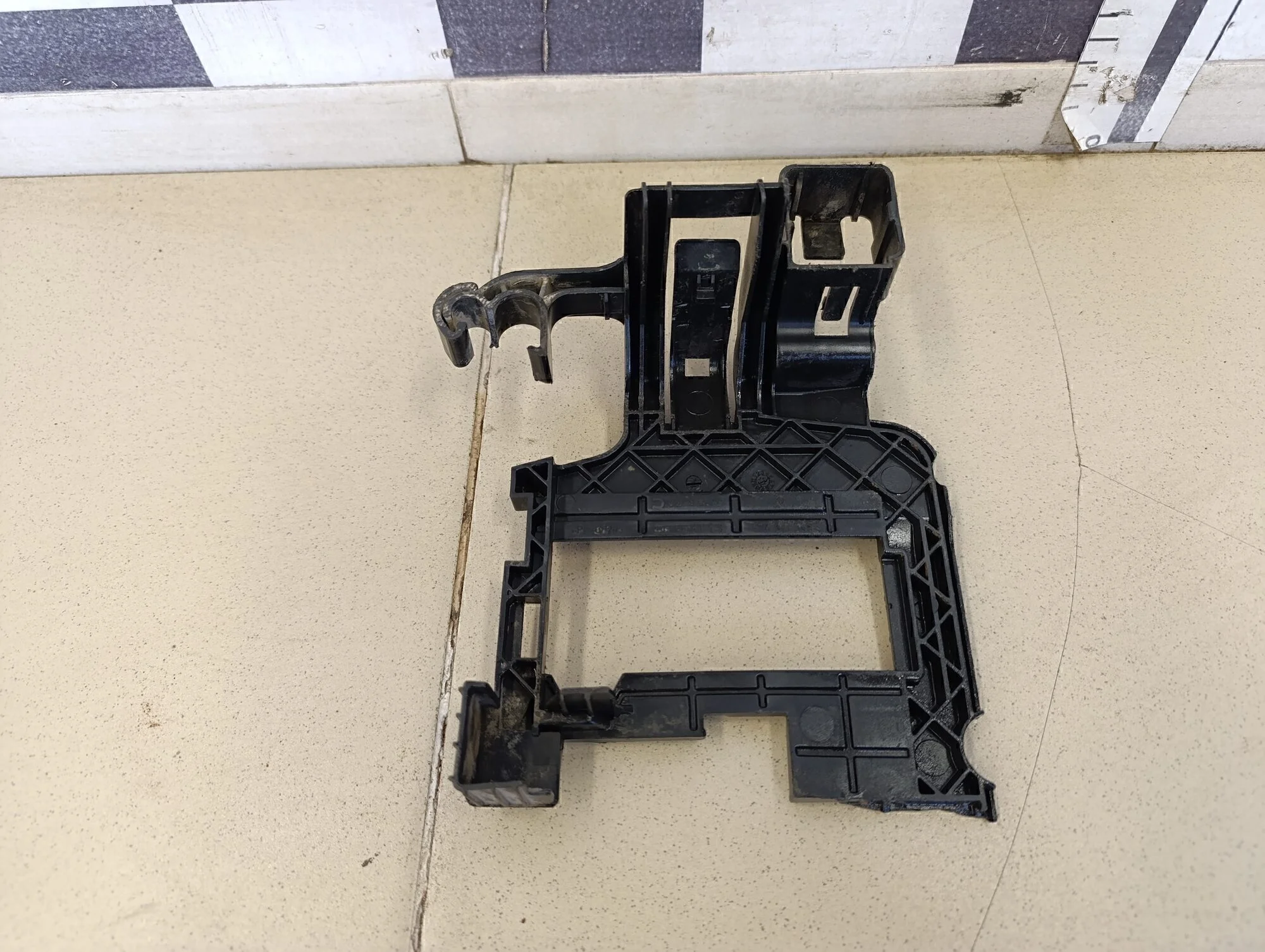 Кронштейн (сопут. товар) Polo (Sed RUS) 2011>