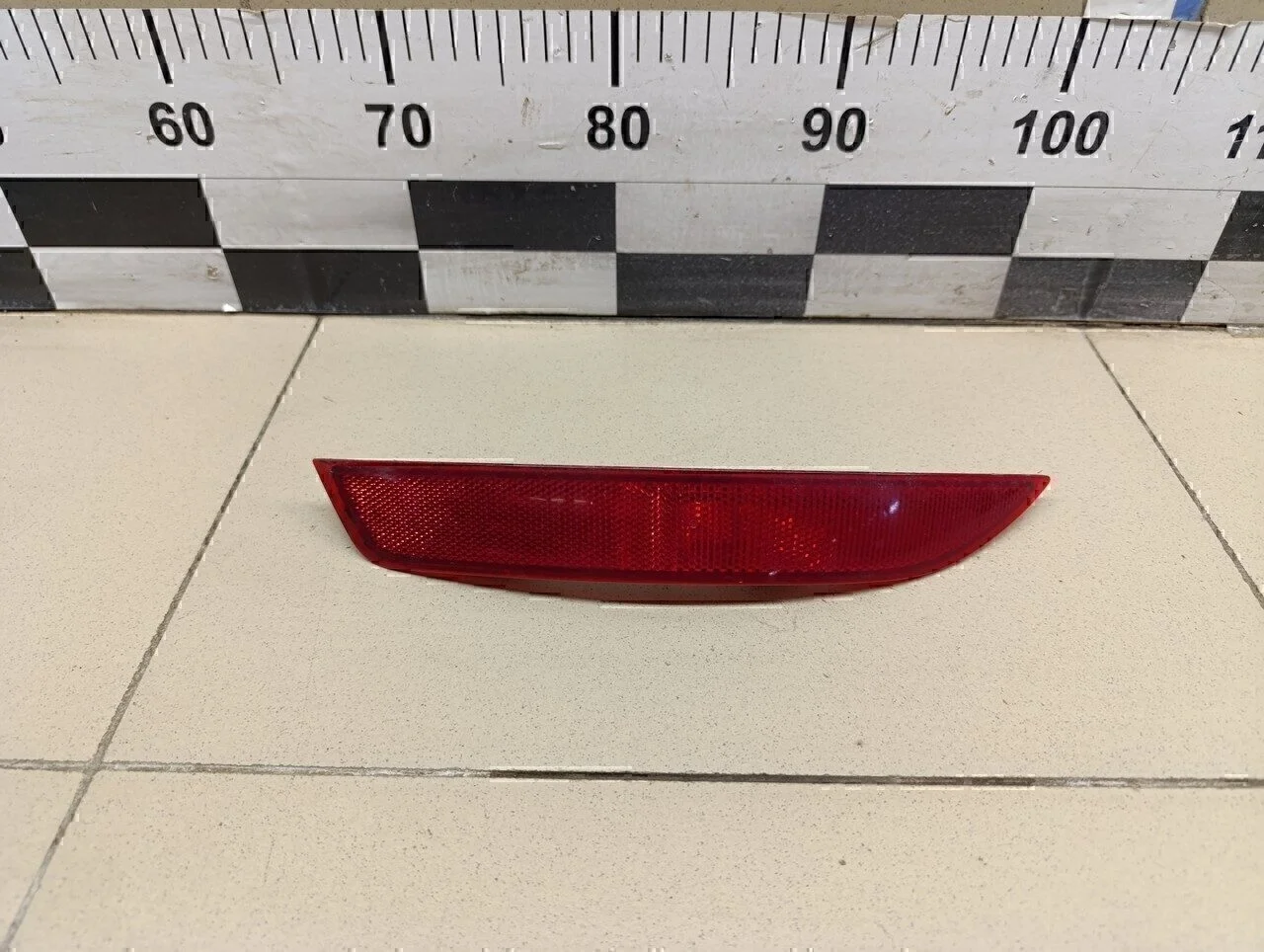 Отражатель в бампер задний левый Jetta 2011>