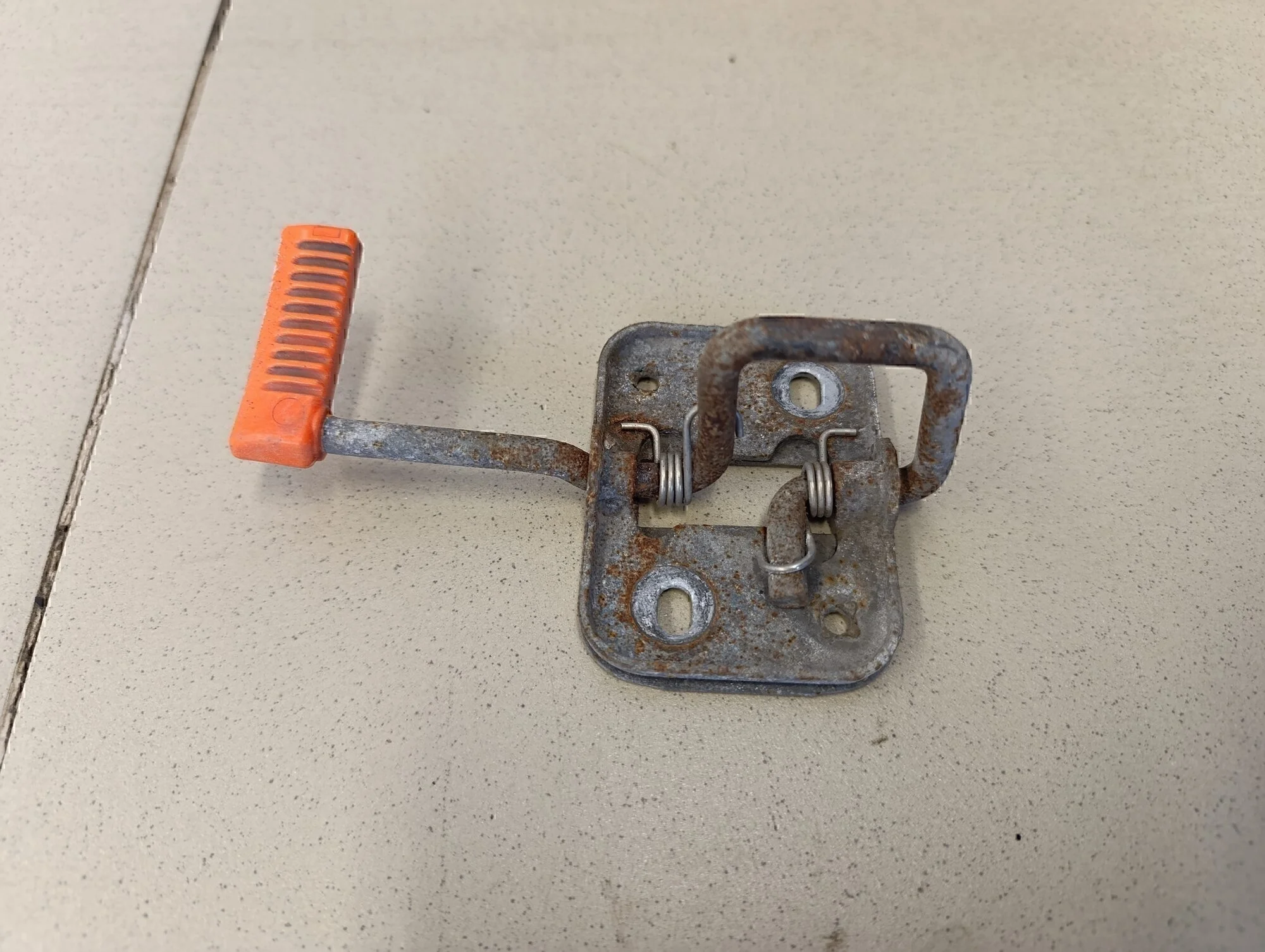 Крючок капота Polo (Sed RUS) 2011>