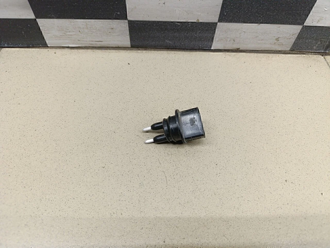 Датчик уровня в бачок омывателя A3 (8L1) 1996-2003