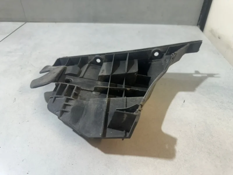 Кронштейн переднего бампера Volvo V70