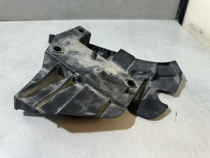 Кронштейн переднего бампера Volvo V70