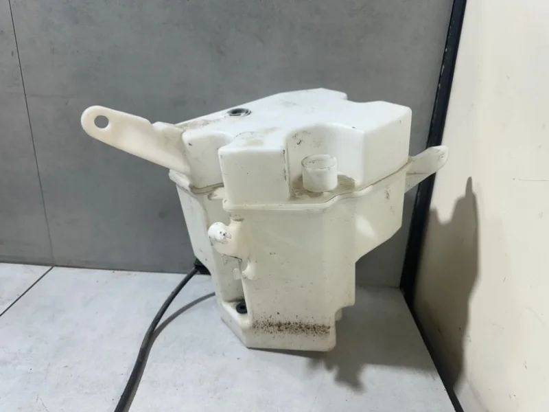 Бачок стеклоомывателя Volvo V70