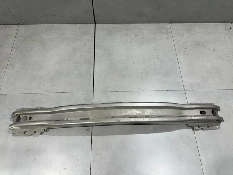 Усилитель бампера Volvo XC70