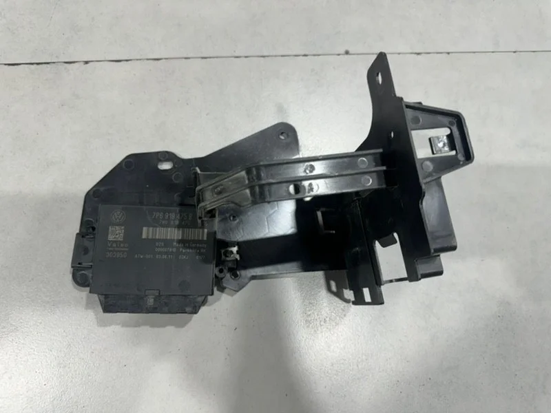 Блок управления парктроником Volkswagen Touareg 2012