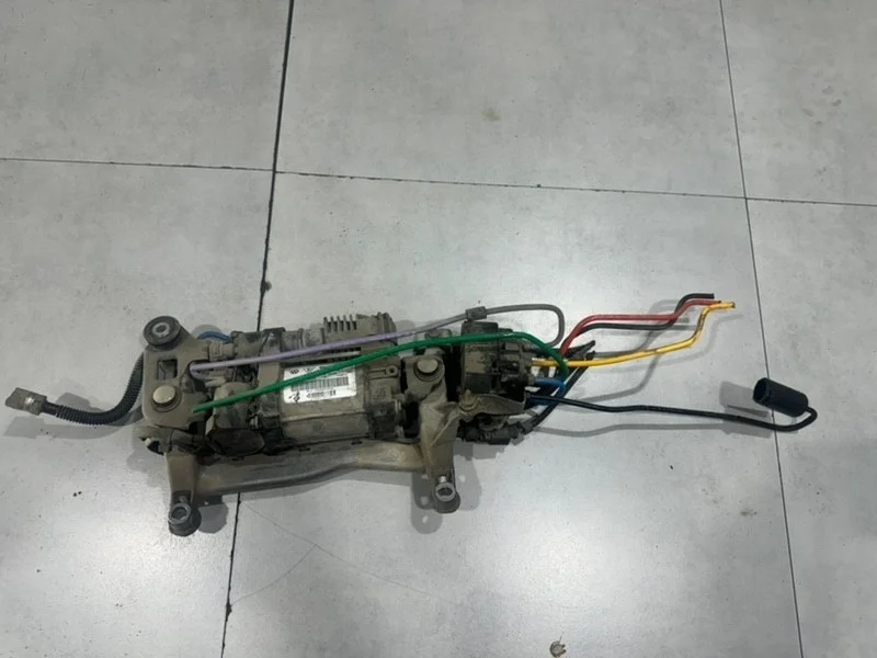 Компрессор подвески Volkswagen Touareg 2012