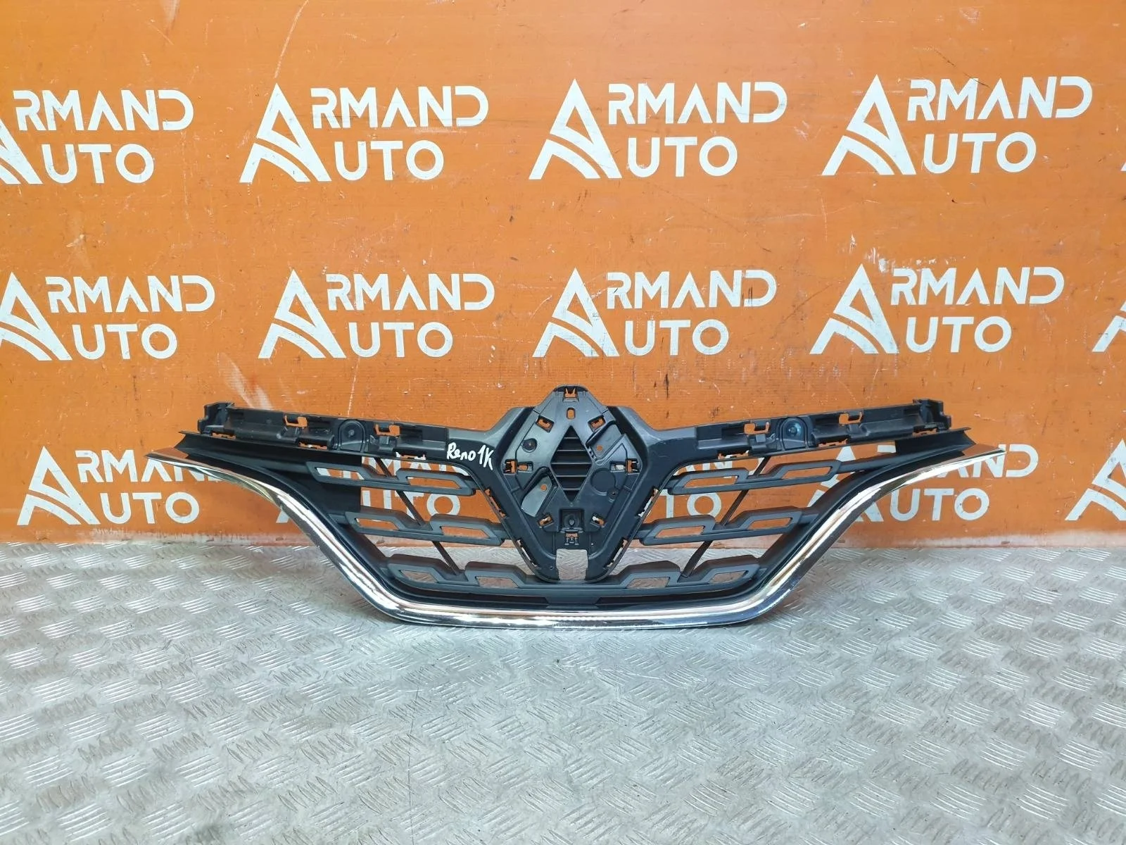 Решетка радиатора Renault Kaptur 2020-2022 1