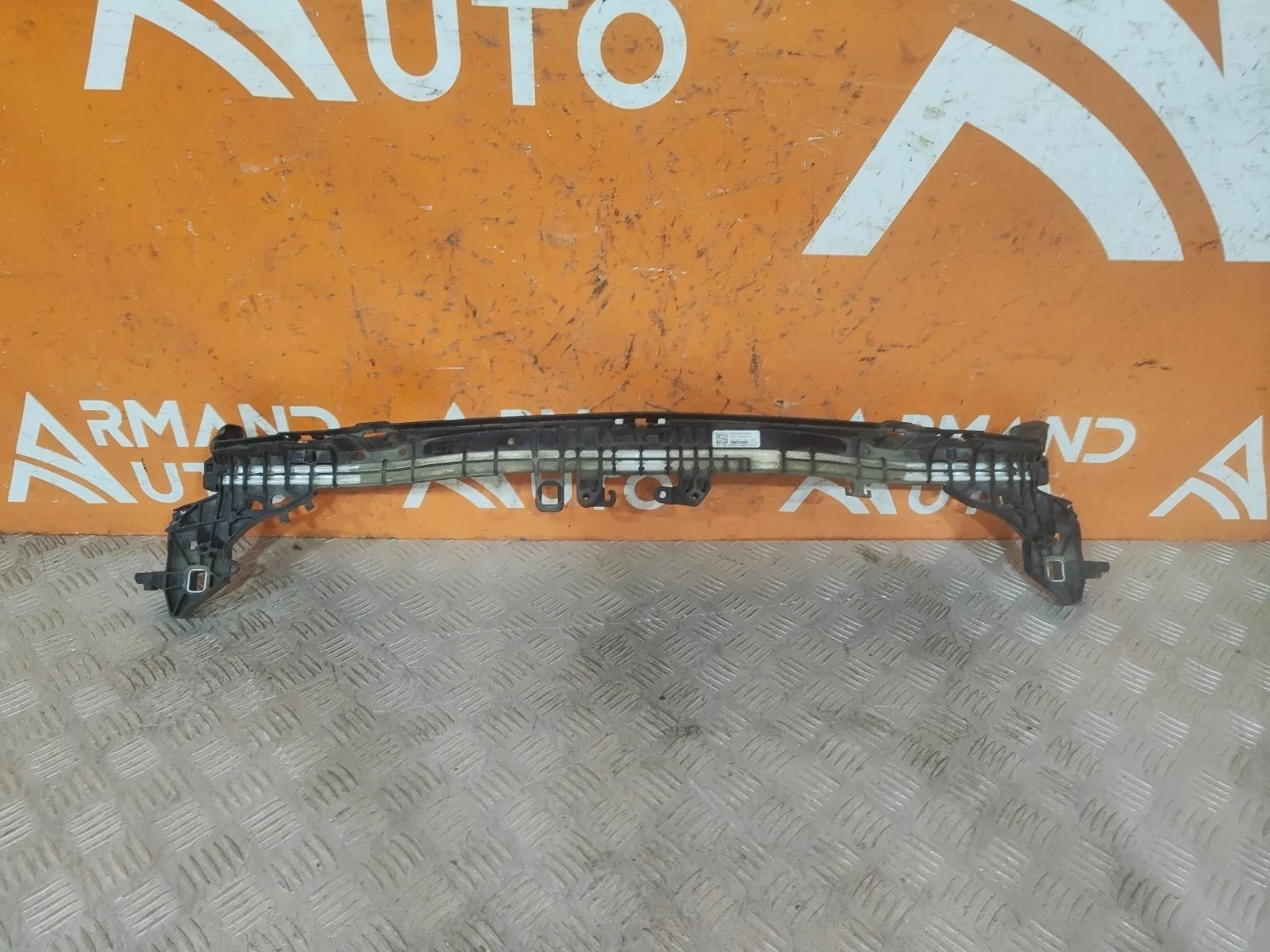 Кронштейн радиатора верхний Mercedes -Class 2016-нв W213, S213, C238