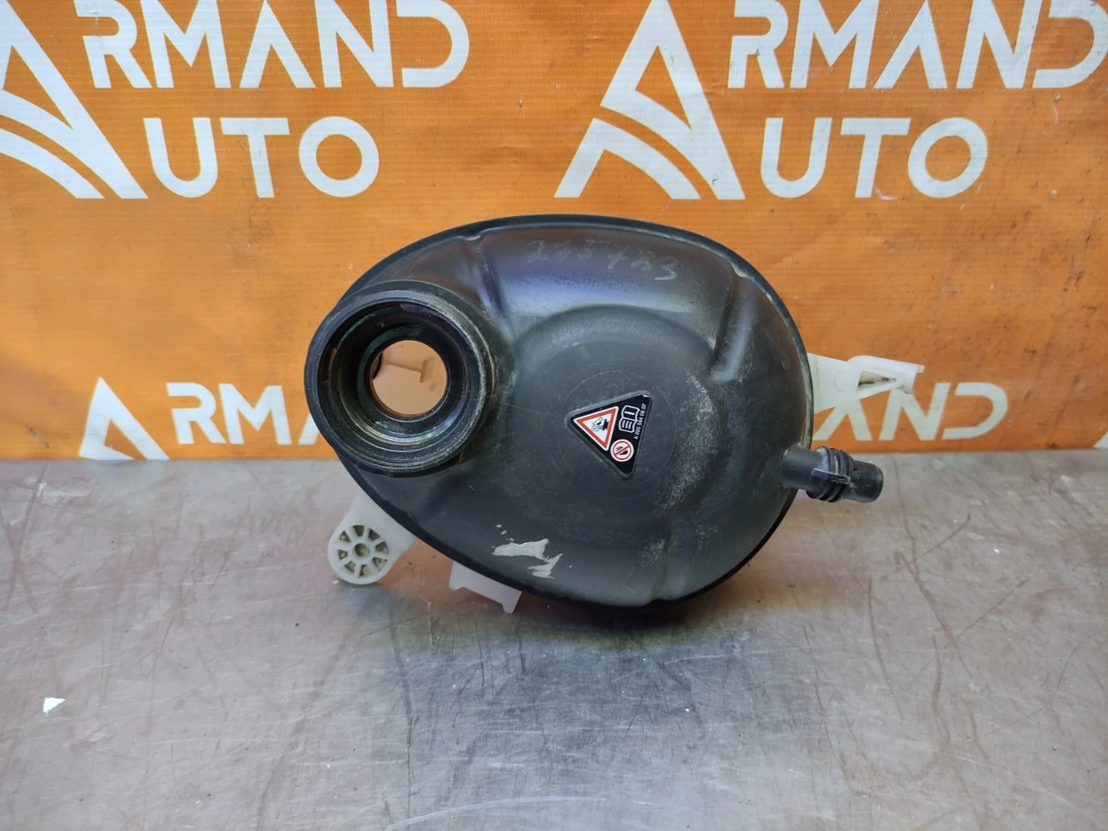 Бачок расширительный Mercedes -Class 2014-2021 W205