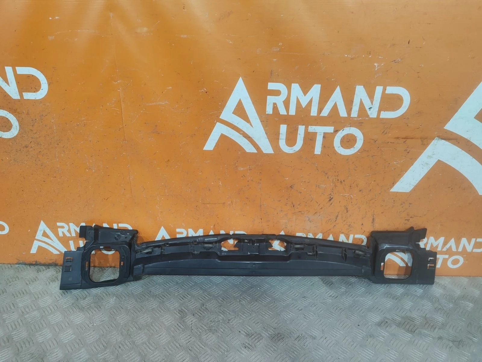 Дефлектор радиатора верхний BMW 5 series 2016-нв G30 G31