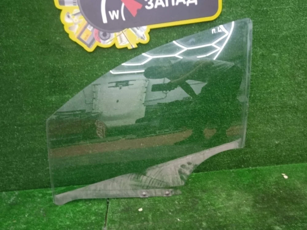 Стекло двери Renault Kaptur 2019 803018432R HHA H4M429, переднее левое