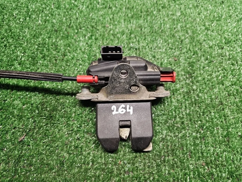 Замок багажника Volkswagen Polo