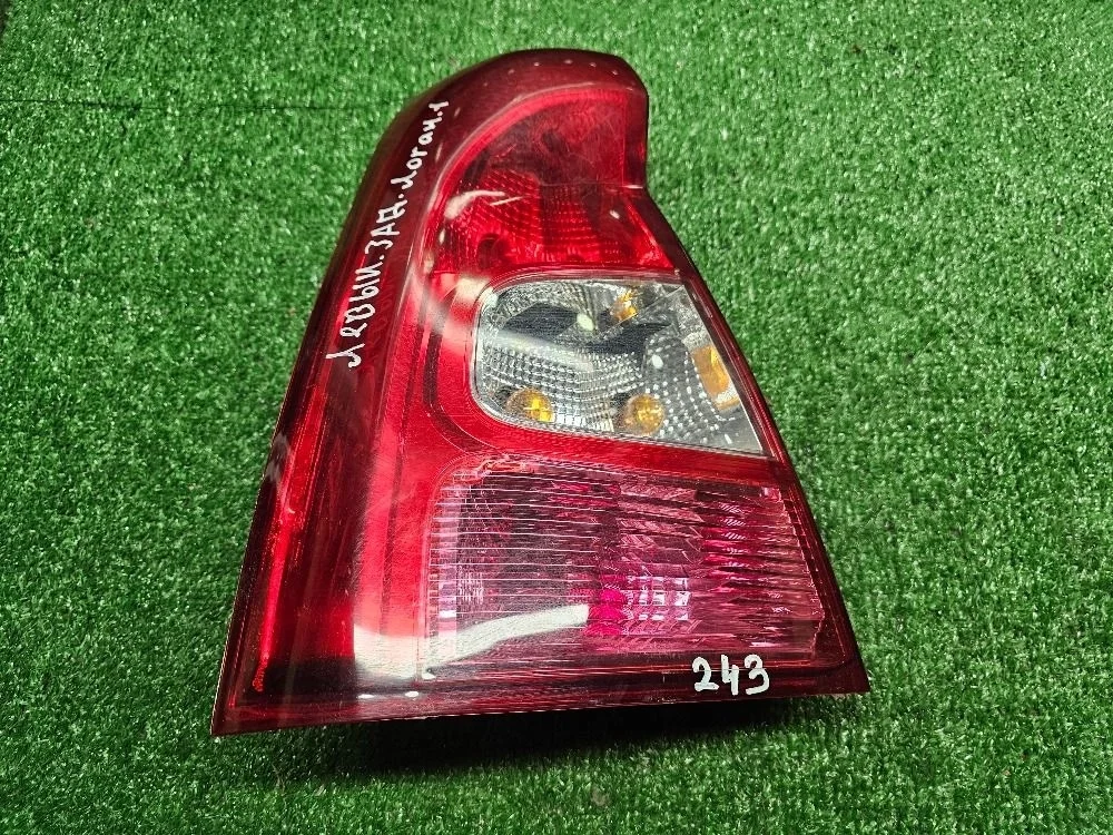 Фонарь задний левый Renault Logan 1