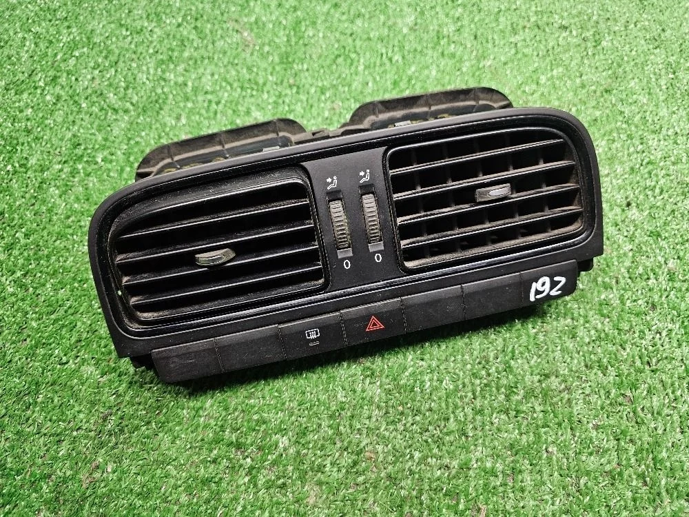 Дефлектор воздушный центральный Volkswagen Polo 5