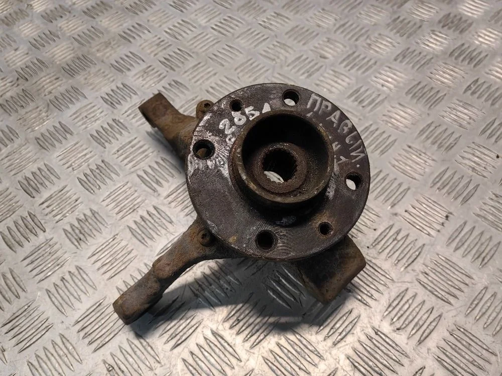 Кулак поворотный передний правый Renault Logan 1