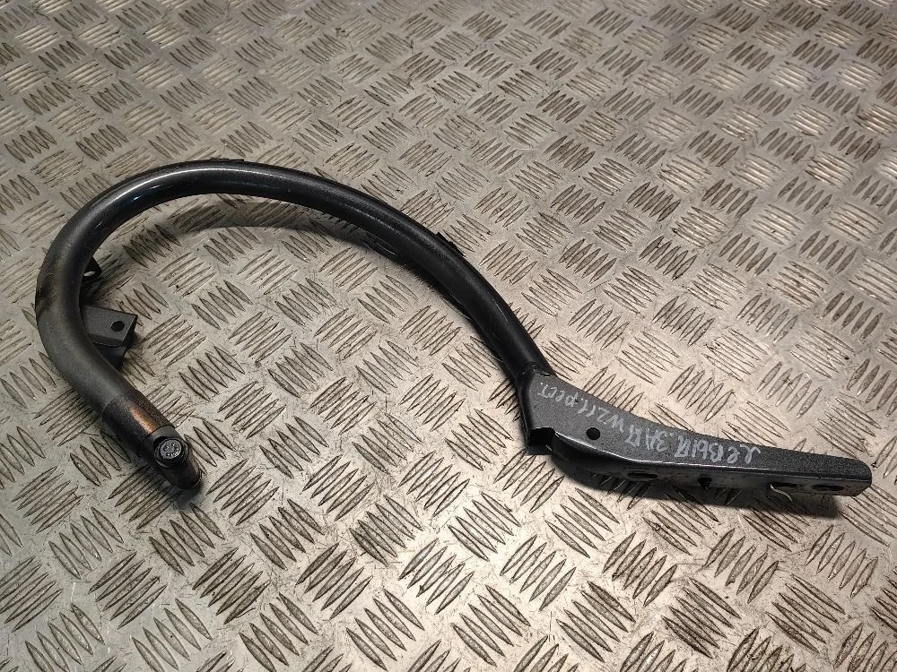 Петля крышки багажника левая Mercedes-Benz W211