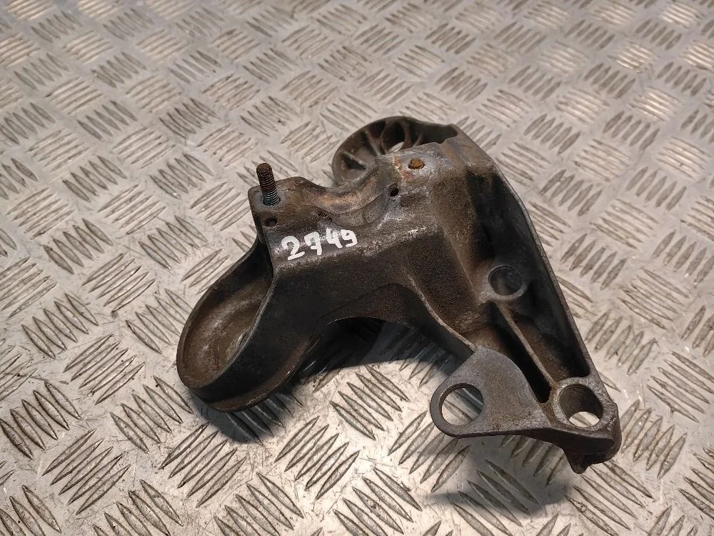 Кронштейн двигателя левый Volkswagen Passat B5+