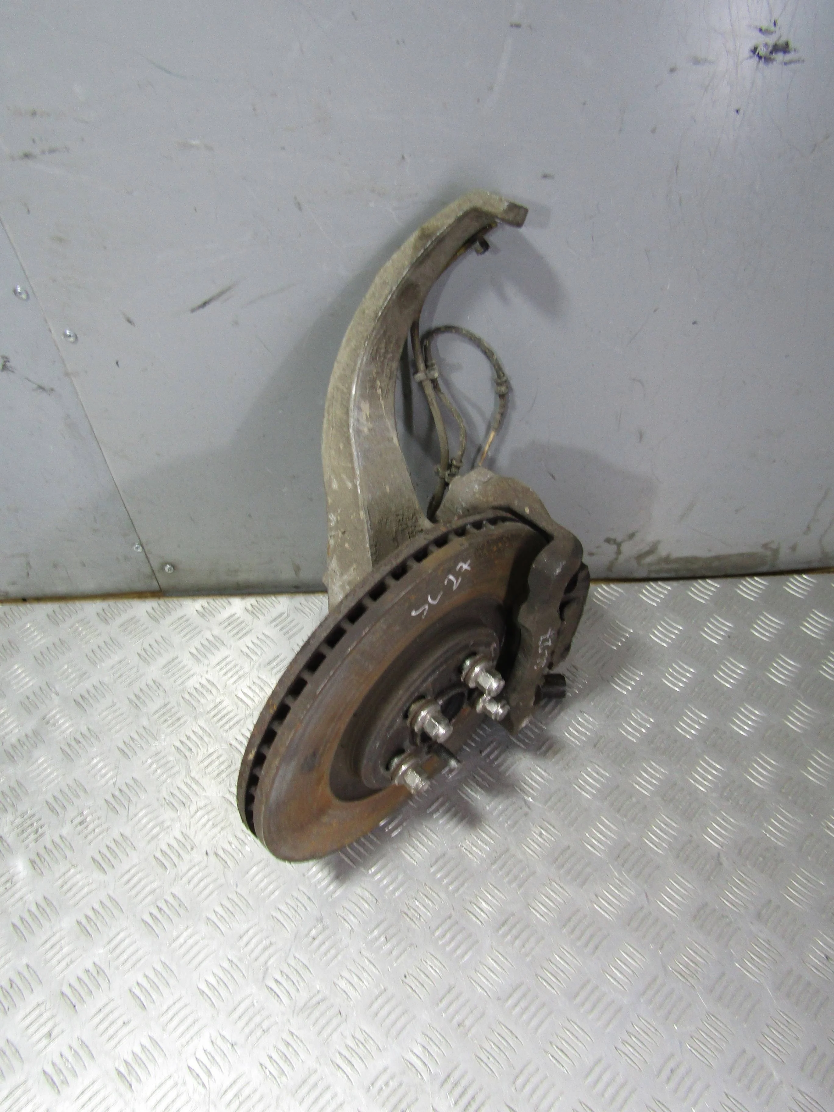 Кулак поворотный передний левый JAGUAR XF I реста