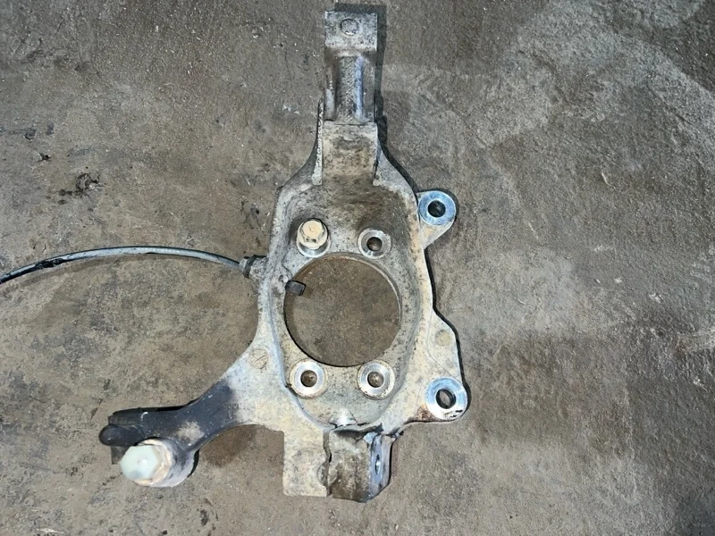 Кулак поворотный Nissan Pathfinder 2015 R52RR