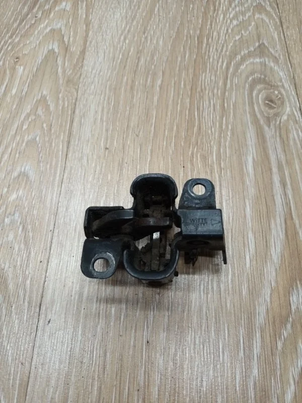 Замок капота Mercedes 2006 W203