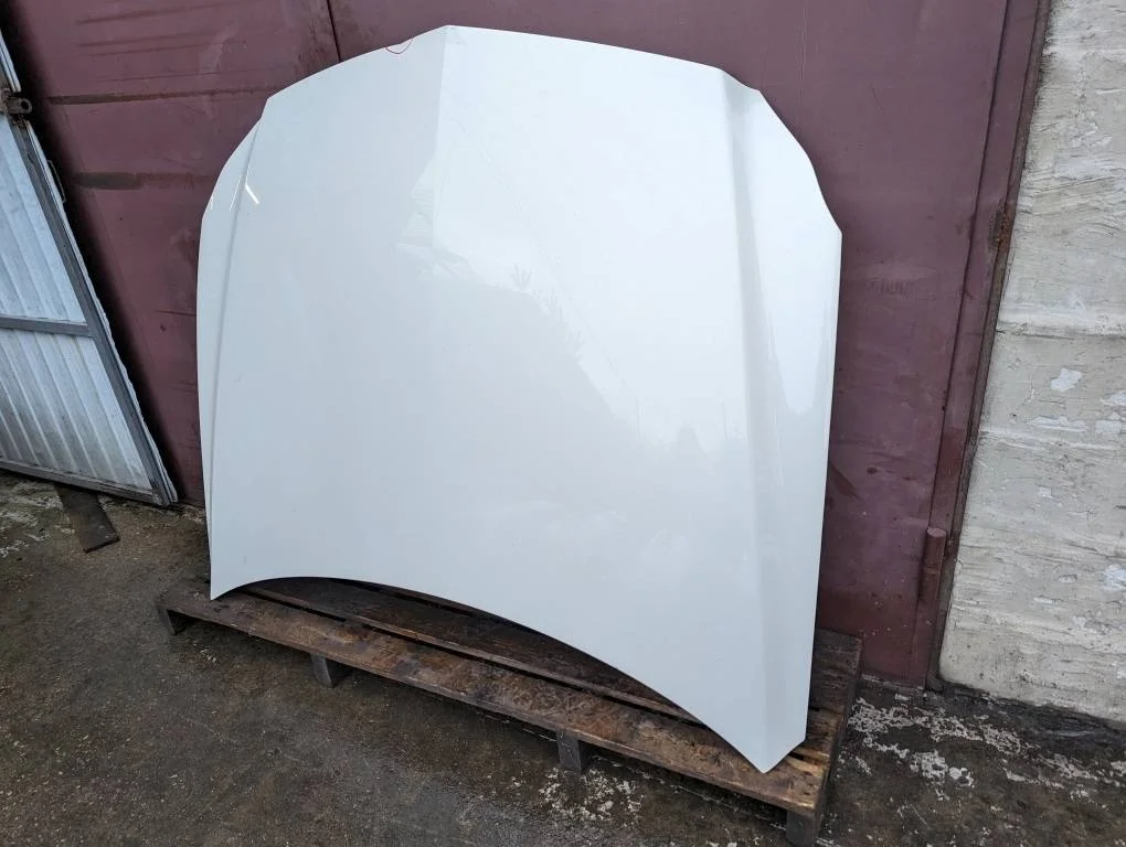 Капот Mercedes-Benz