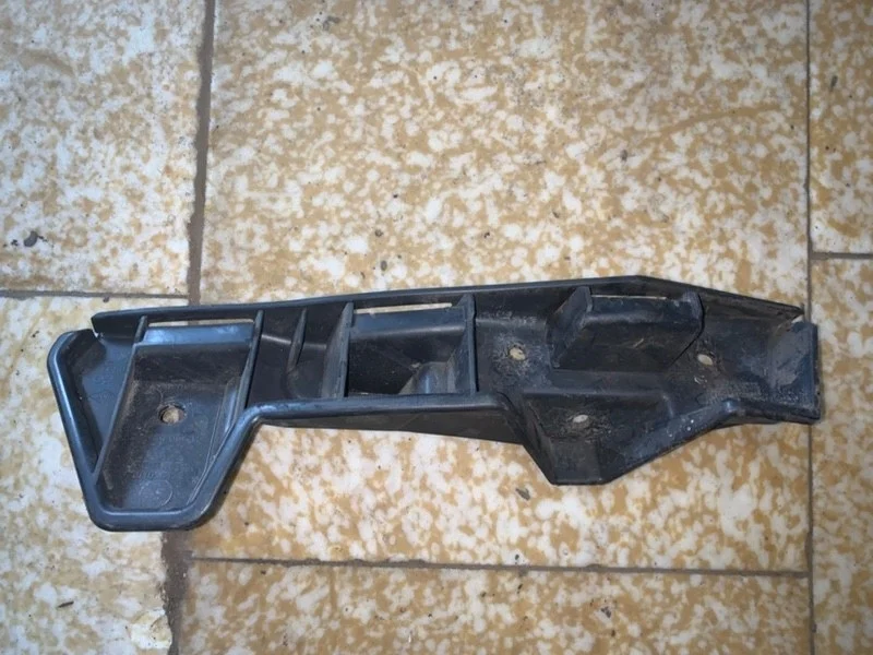 Кронштейн переднего бампера Renault Master 2010