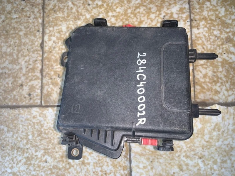 Корпус блока предохранителей Renault Megane