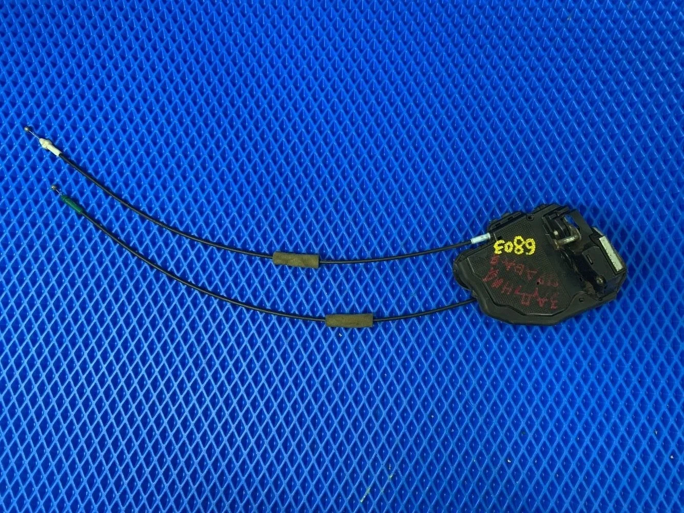 Замок двери задней правой Toyota Corolla X (2006—2010) Toyota Corolla X (2006—2010)  69050-42020