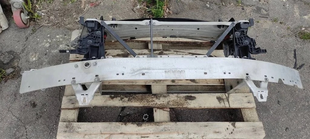 Передняя панель крепления облицовки (телевизор) A