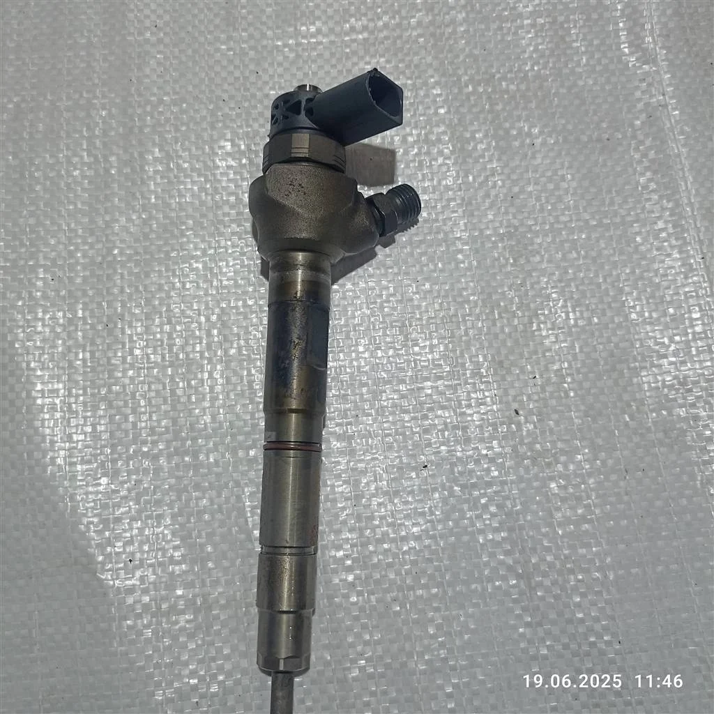 Форсунка 03L130277J  2.0 TDI Volkswagen